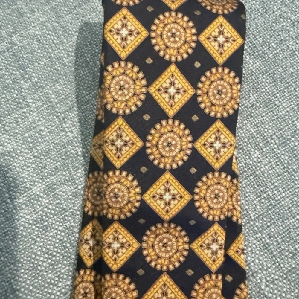 JIM THOMPSON Thai Silk Tie Dark Navy Blue Gold Medallion & Square Classic Design